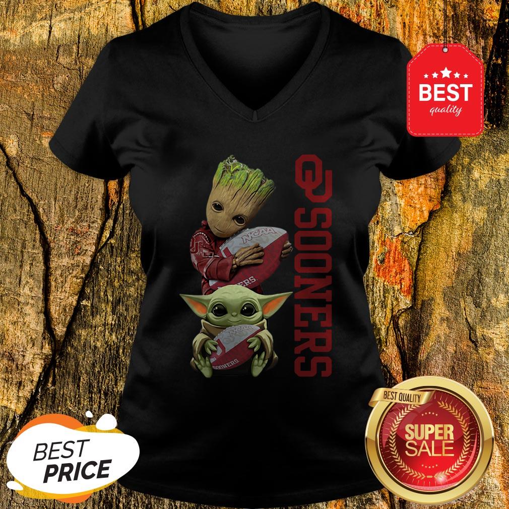 Baby Groot And Baby Yoda Hug Oklahoma Sooners Shirt