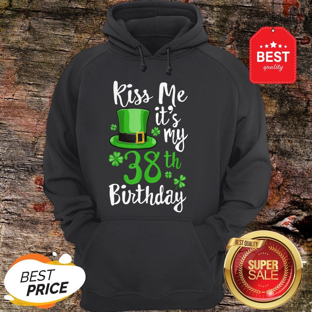 Kiss Me It’s My 38th Birthday St Patricks Day Shamrock Gift Shirt