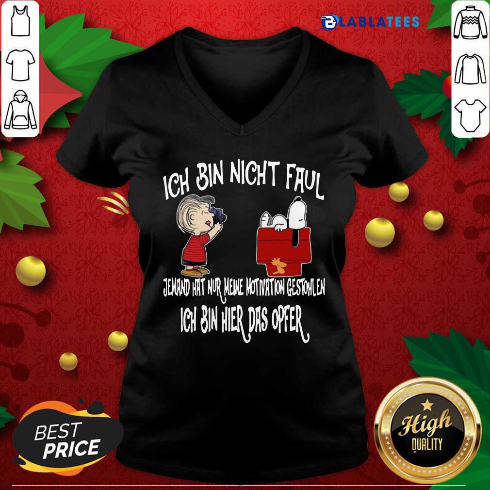 awesome-snoopy-and-charlie-brown-ich-bin-nicht-faul-ich-bin-hier-das-opfer-v-neck.jpg
