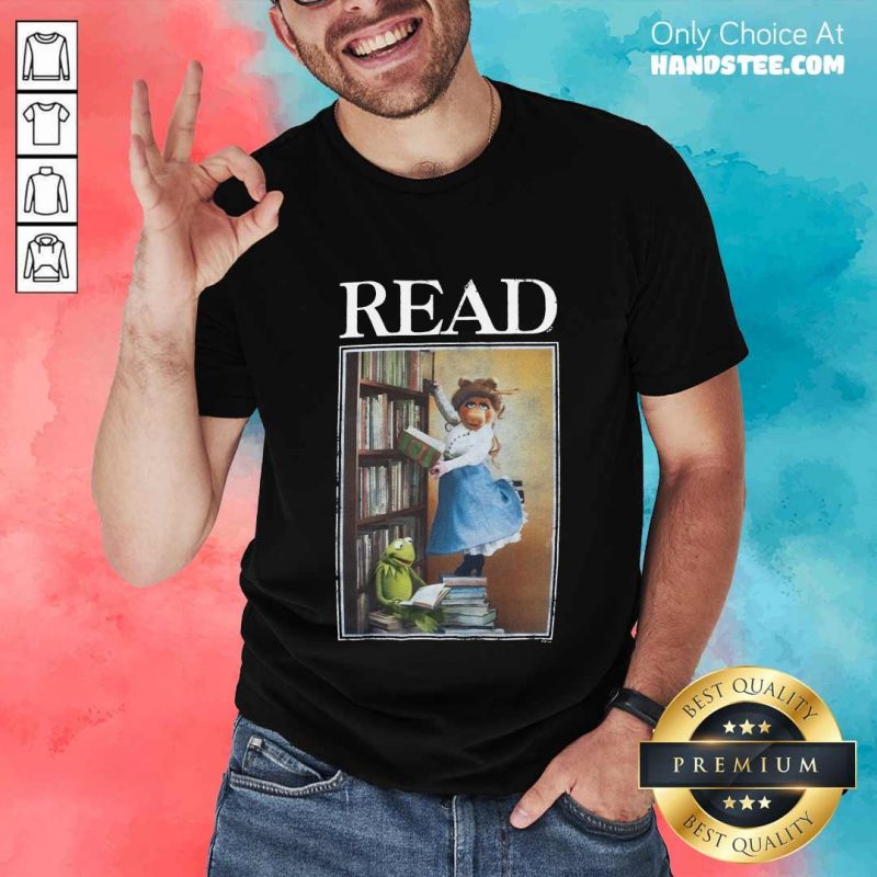 disney-miss-piggy-and-kermit-muppets-read-shirt