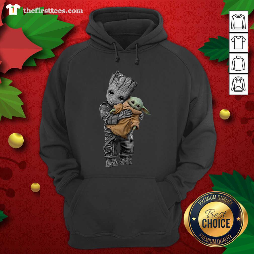 Lovely The Baby Groot Hug Baby Yoda Shirt