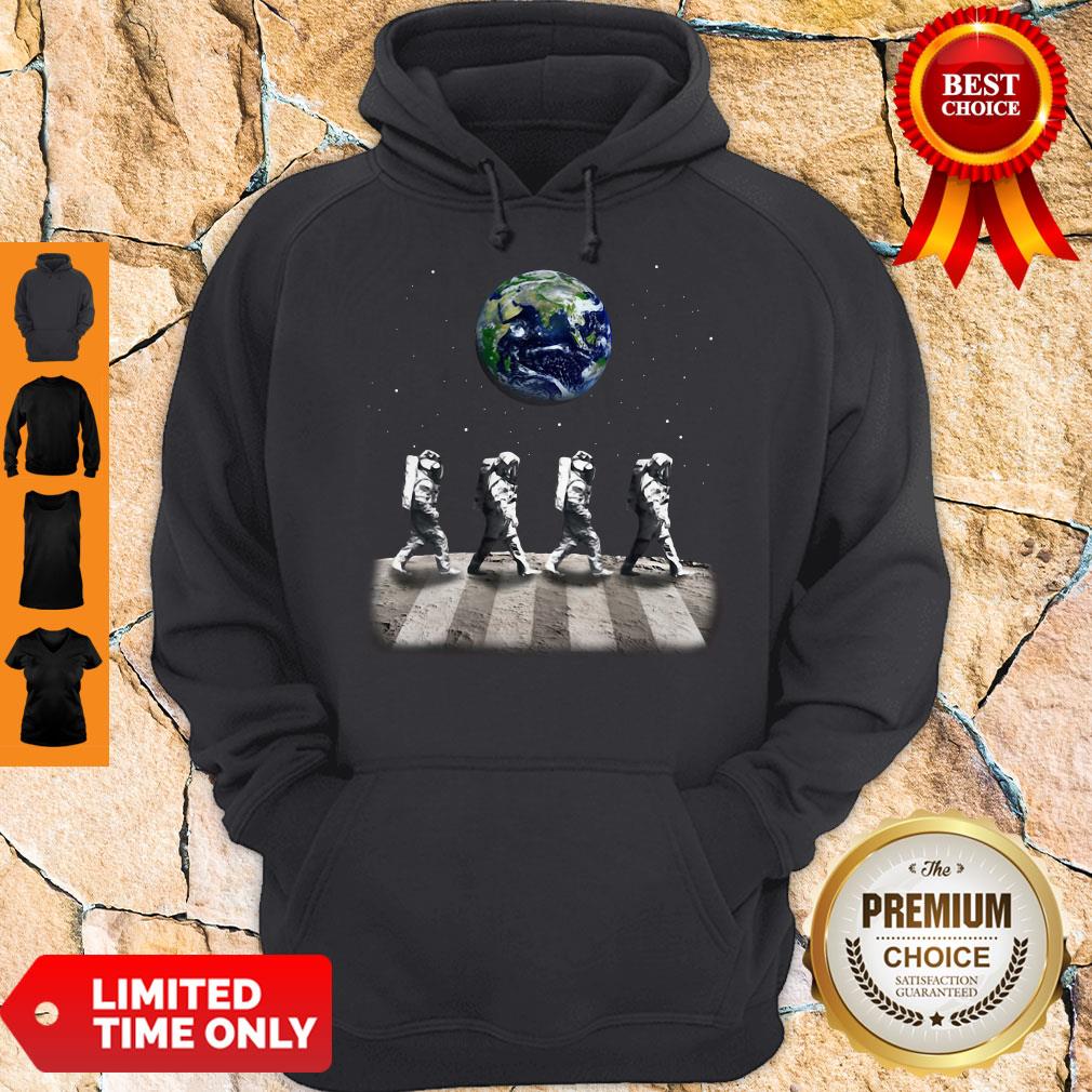 Pretty Astronaut Walk On The Moon Shirt