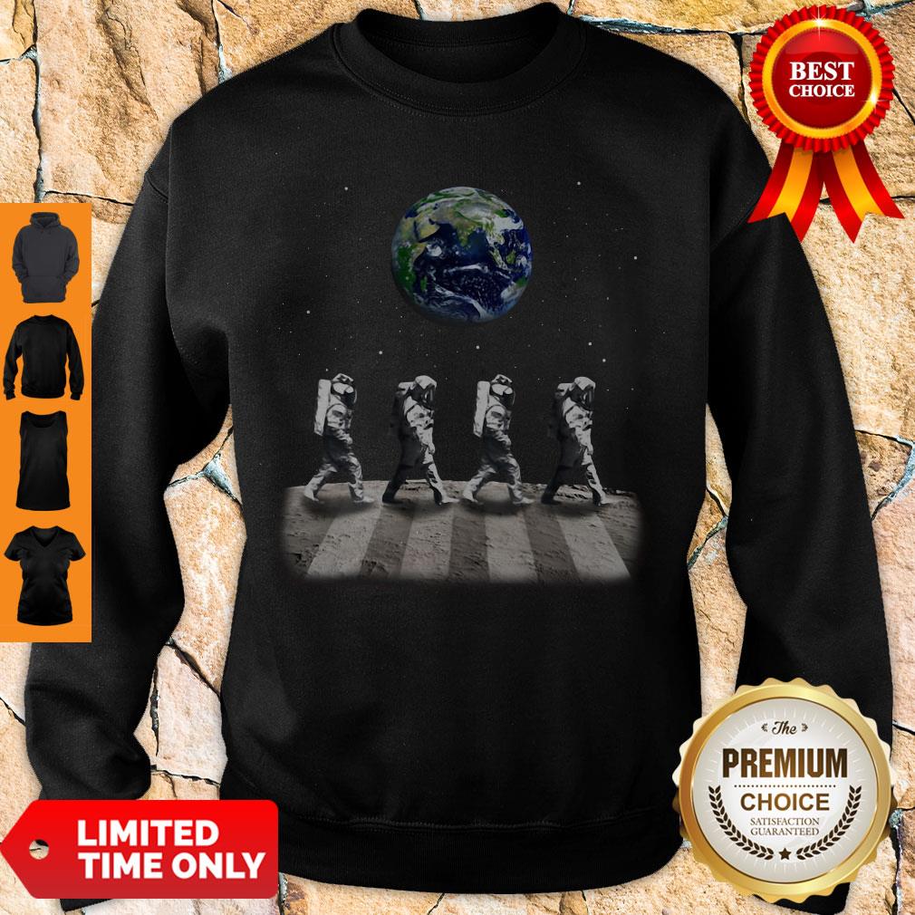 Pretty Astronaut Walk On The Moon Shirt