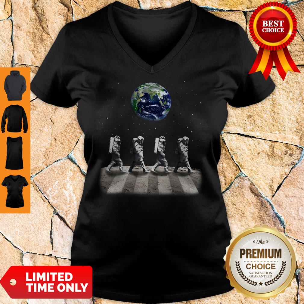 Pretty Astronaut Walk On The Moon Shirt