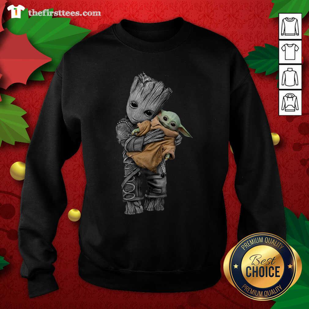 Lovely The Baby Groot Hug Baby Yoda Shirt