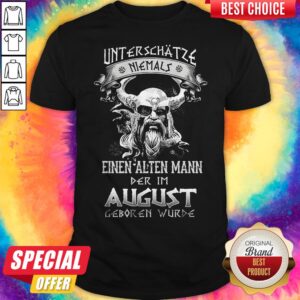 Unterschatze Niemals Einen Alten Mann Der Im August Geboren Wurde Shirt