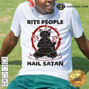 Awesome Black Cat Bite People Hail Satan Shirt