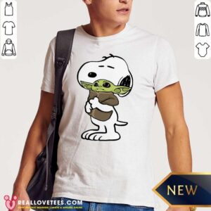Lovely Snoopy Hug Baby Yoda Shirt