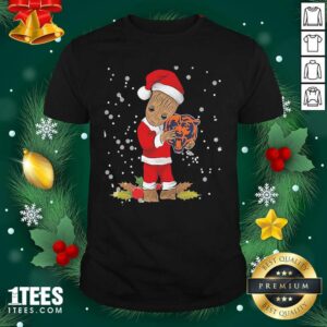 Wonder Santa Baby Groot Hug Chicago Bears Christmas Shirt