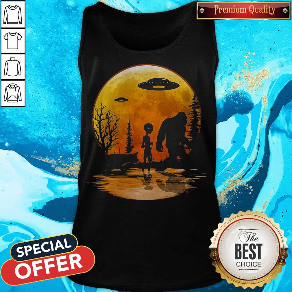Awesome Bigfoot And Alien Under The Moon Shirt