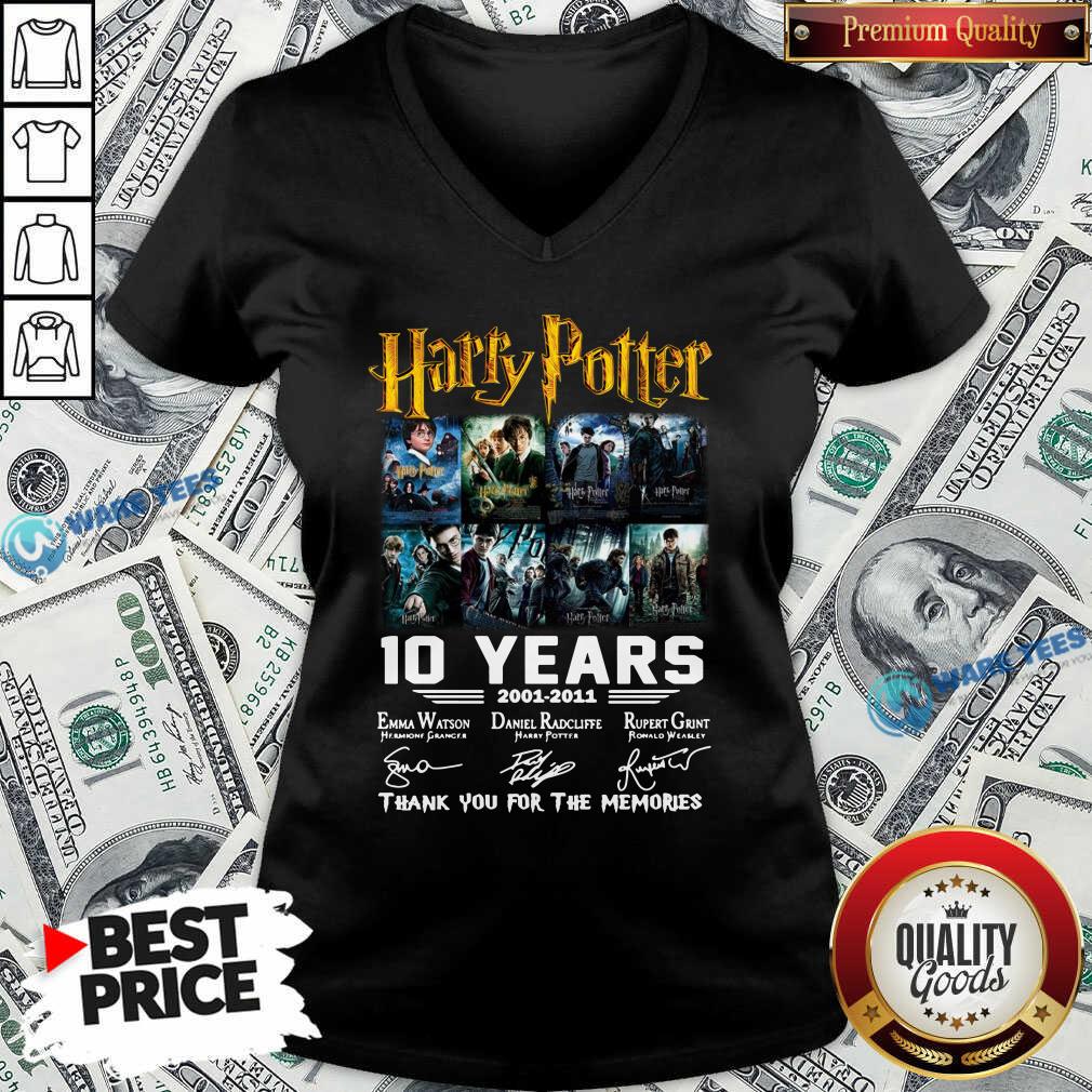 good-harry-potter-10-years-2001-2011-thank-you-for-the-memories-signatures-v-neck.jpg
