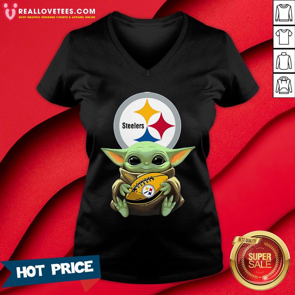 Great Star Wars Baby Yoda Hug Pittsburgh Steelers Shirt