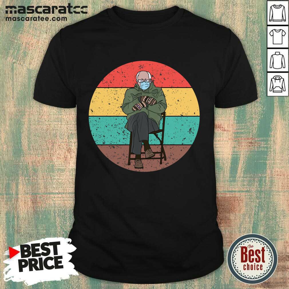 hot-bernie-sanders-mitaines-meme-assis-portant-un-masque-vintage-essentiel-shirt.jpg