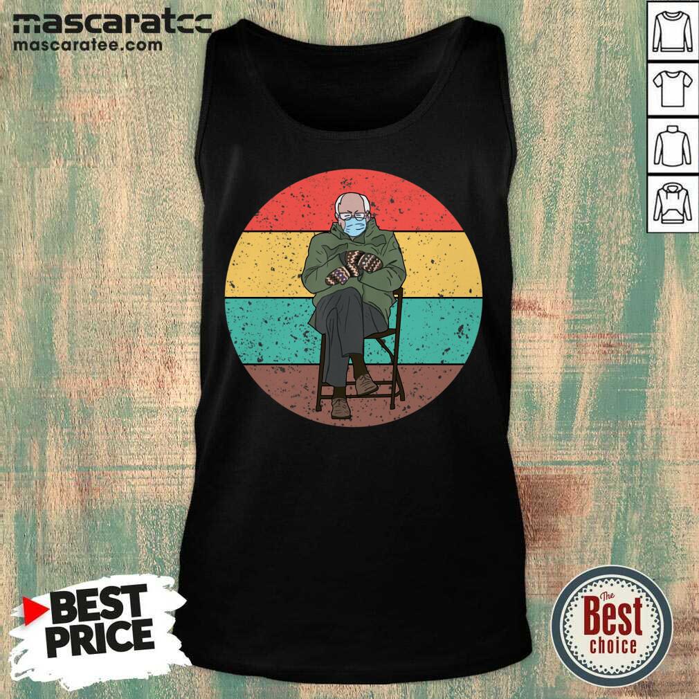 hot-bernie-sanders-mitaines-meme-assis-portant-un-masque-vintage-essentiel-tank-top.jpg