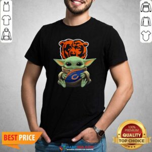 Funny Baby Yoda Hug Rugby Chicago Bear Shirt
