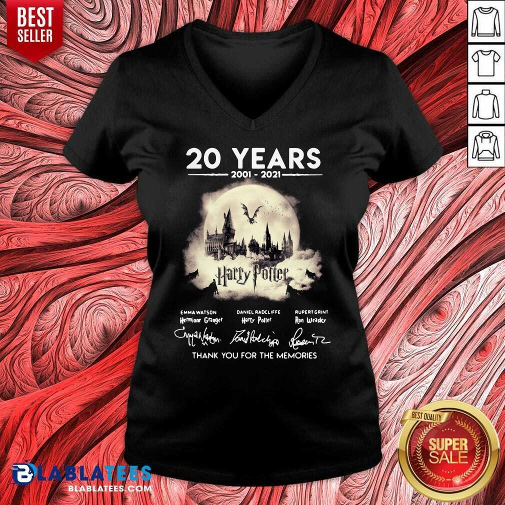 official-20-years-2001-2021-harry-potter-signatures-thank-you-for-the-memories-v-neck.jpg