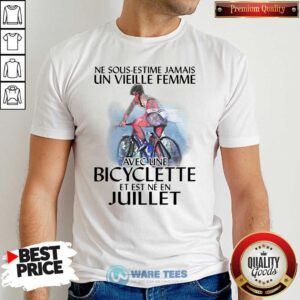Premium Ne Sous Estimez Jamais Un Vieille Femme Avec Une Bicyclette Et Est Ne En Juillet Shirt