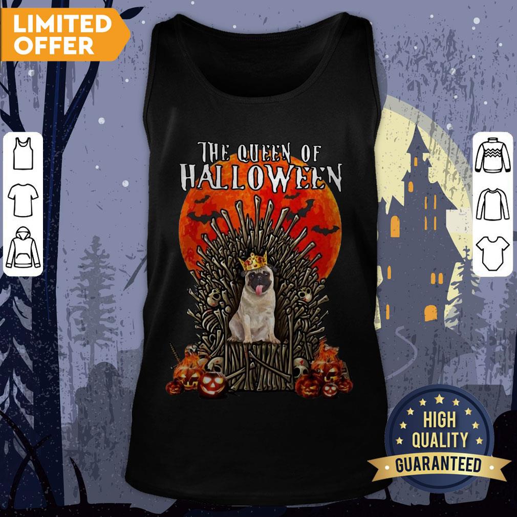 Pug Dog The Queen Of Halloween Shirt