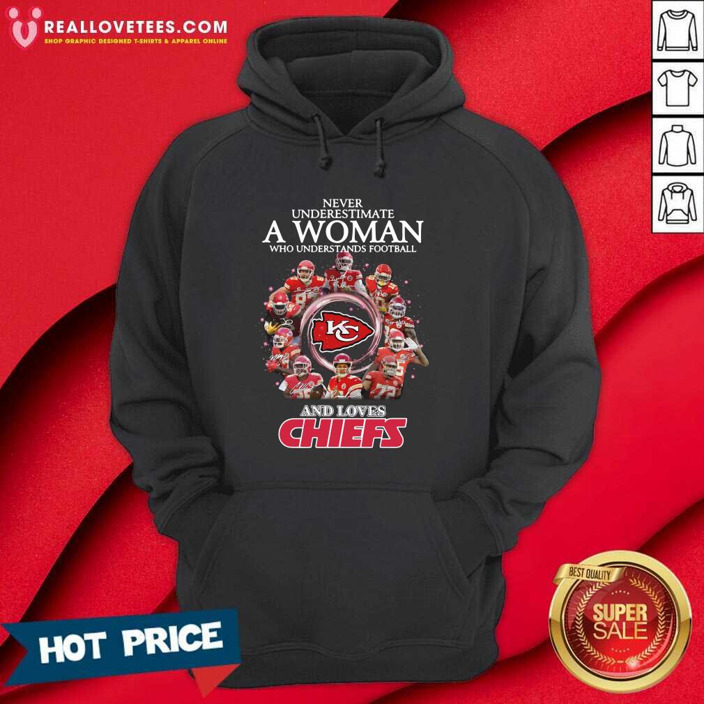 so-never-underestimate-a-woman-who-understands-football-and-loves-kansas-city-chiefs-hoodie.jpg