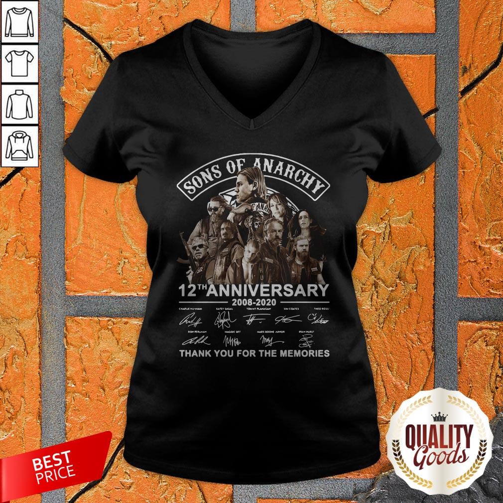 sons-of-anarchy-12th-anniversary-2008-2020-thank-you-for-the-memories-signatures-v-neck.jpg