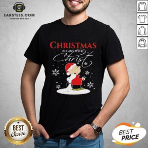 Awesome Merry Christmas Snoopy And Charlie Brown Begins With Christ Shirt