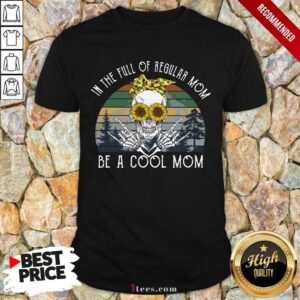 Awesome Skull Mom In The Full Of Regular Mom Be A Cool Mom Vintage Shirt