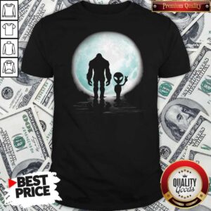 Awesome Bigfoot And Alier The Moon Shirt