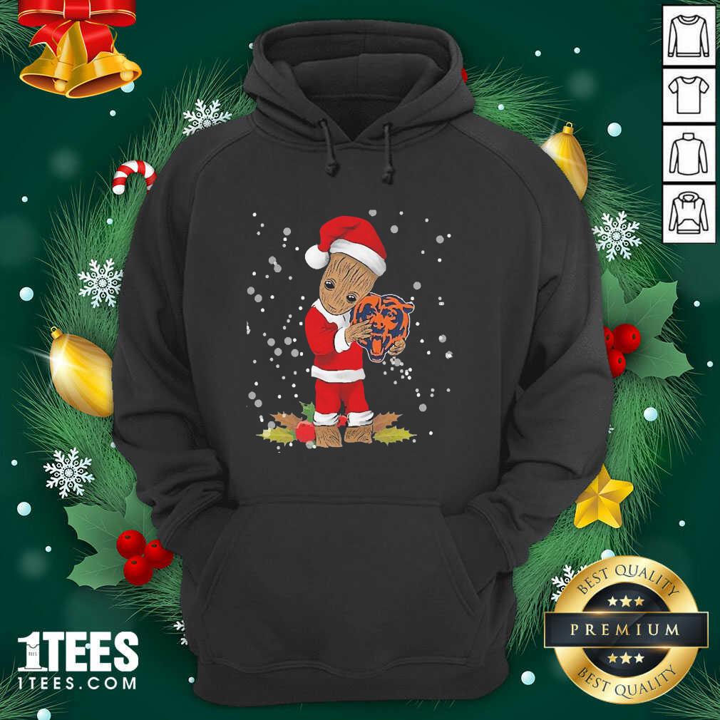 Wonder Santa Baby Groot Hug Chicago Bears Christmas Shirt