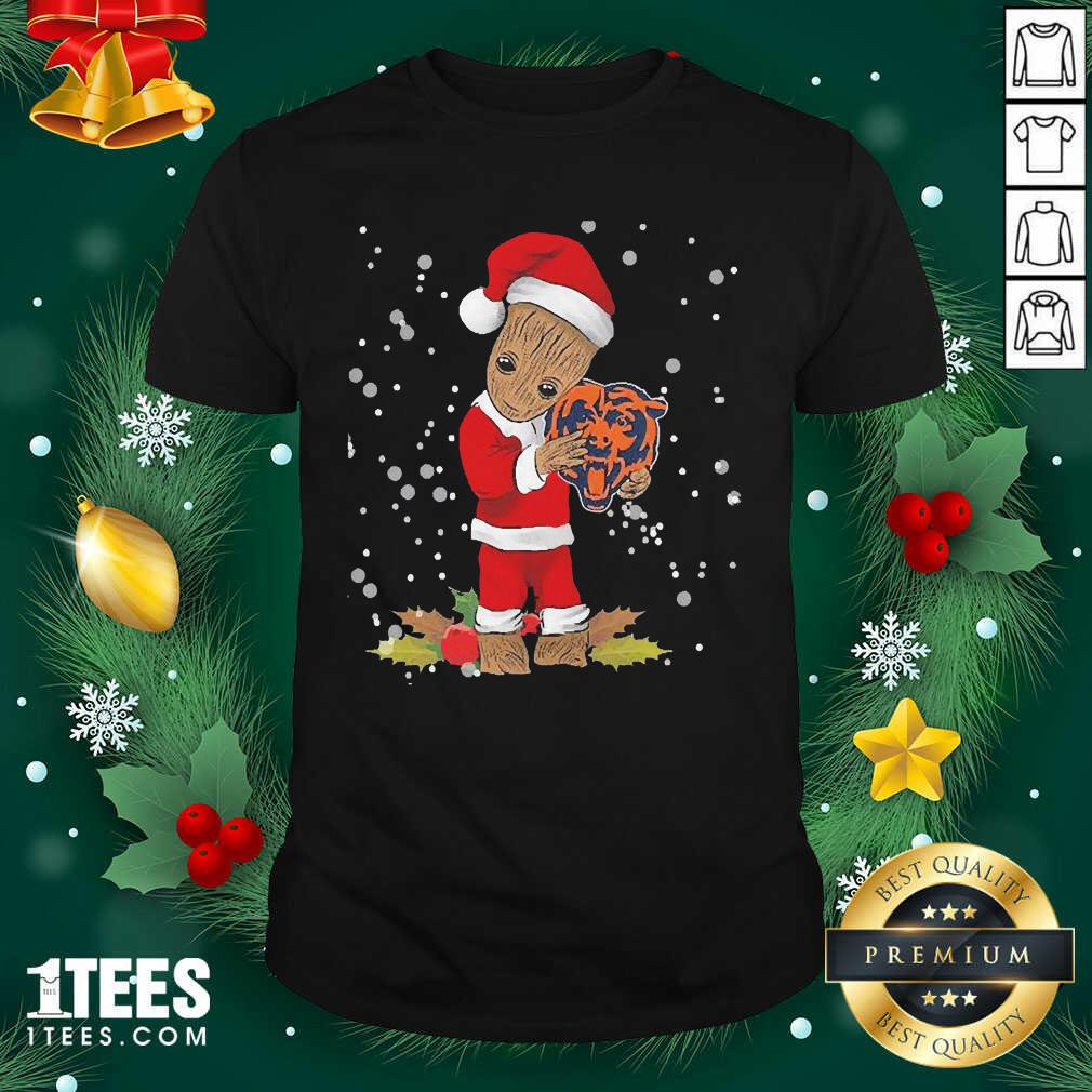 Wonder Santa Baby Groot Hug Chicago Bears Christmas Shirt