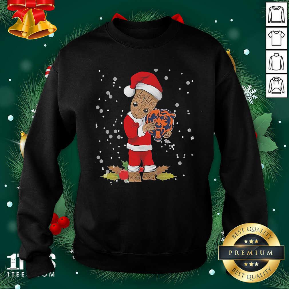 Wonder Santa Baby Groot Hug Chicago Bears Christmas Shirt