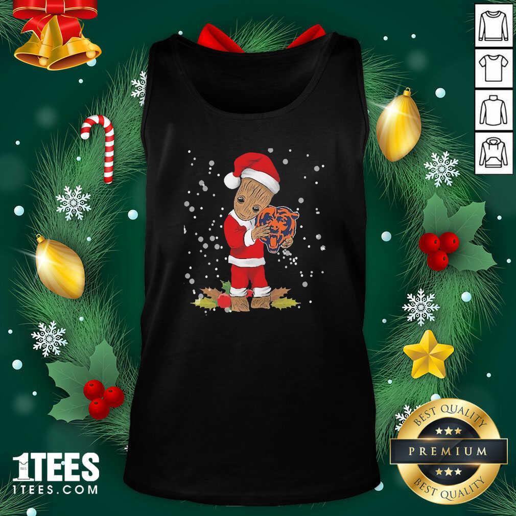 Wonder Santa Baby Groot Hug Chicago Bears Christmas Shirt