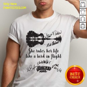 Top Fleetwood Mac She Rules Her Life Like A Bird In Flight Signatures Shirt
