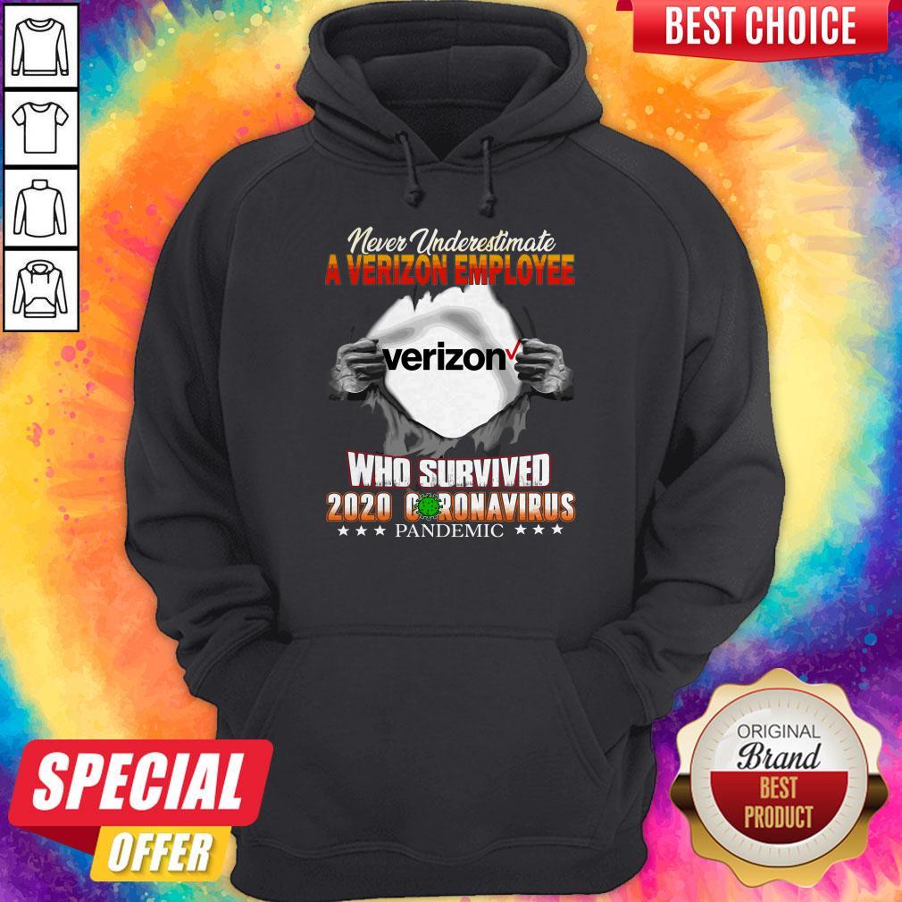 never-underestimate-a-verizon-employee-who-survive-2020-coronavirus-pandemic-pahoodie.jpg