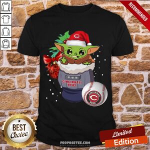 Awesome Cincinnati Reds Christmas Baby Yoda Star Wars Funny Happy Mlb Shirt