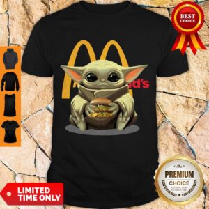 Funny Nice Baby Yoda Hug Hamburguesa McDonald’s Shirt