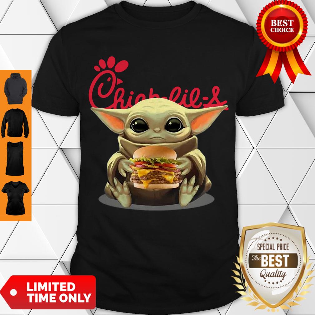 Awesome Baby Yoda Hug Hamburguesa Chick-Fil-A Shirt
