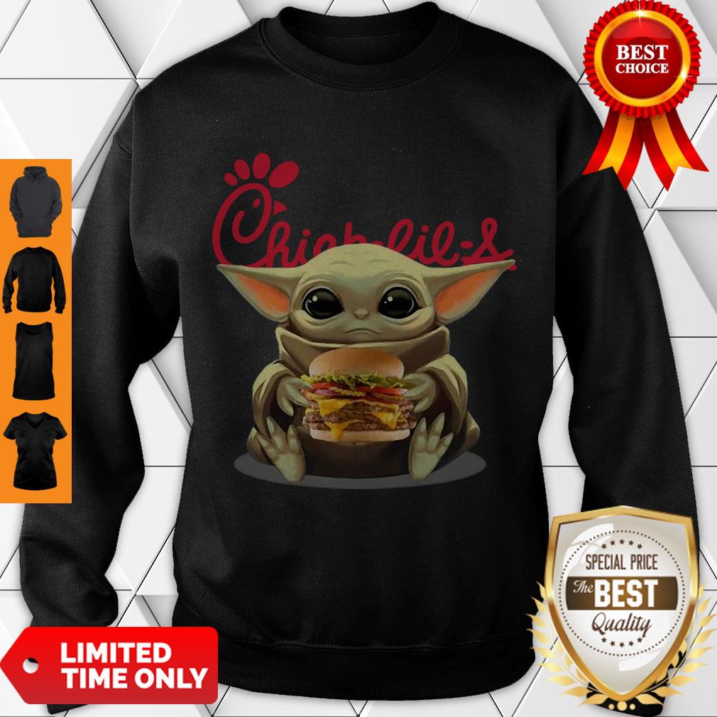 Awesome Baby Yoda Hug Hamburguesa Chick-Fil-A Shirt