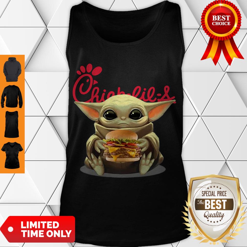 Awesome Baby Yoda Hug Hamburguesa Chick-Fil-A Shirt