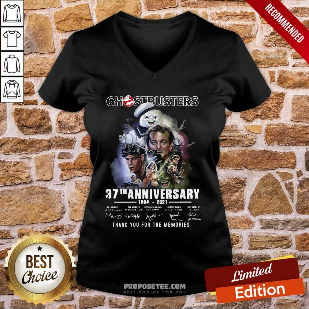 awesome-chestbusters-37th-anniversary-1984-2021-thank-you-for-the-memories-signatures-v-neck.jpg