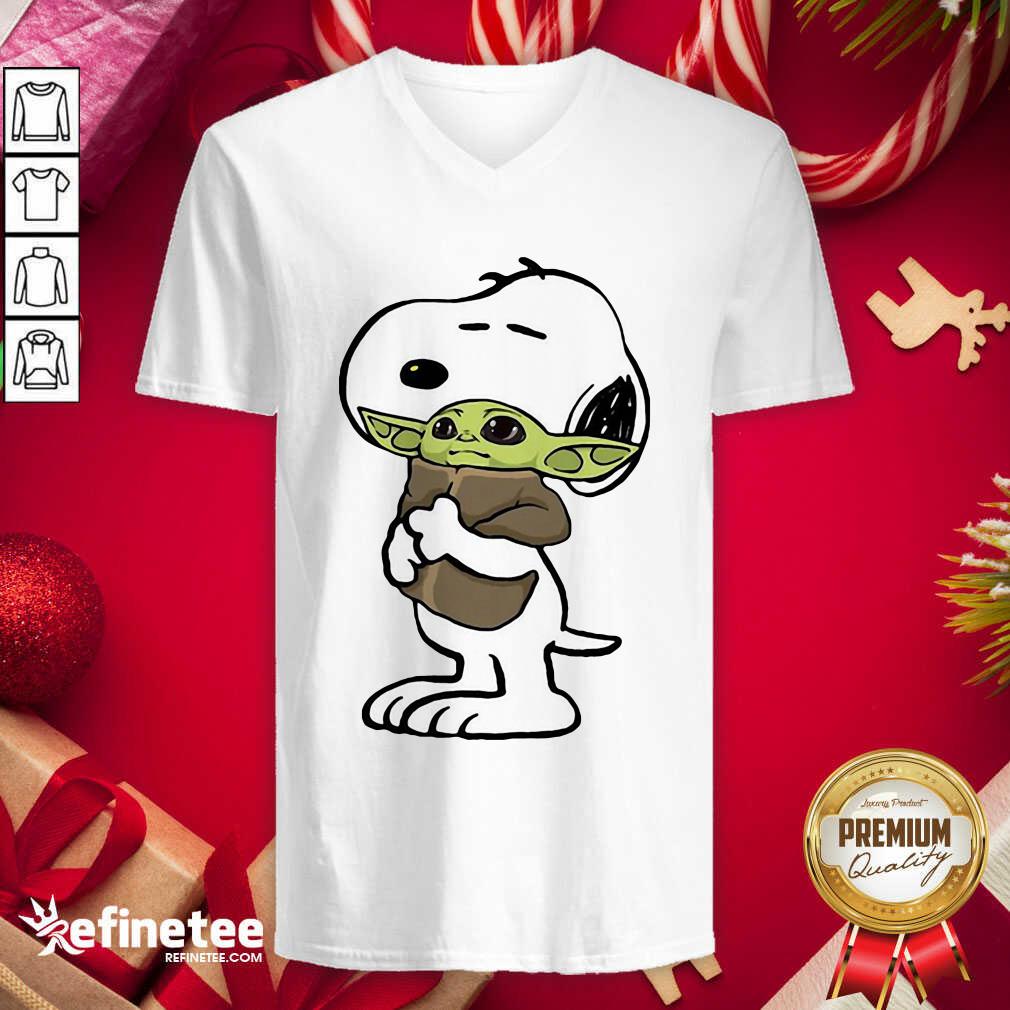 Great Snoopy Hug Baby Yoda Shirt
