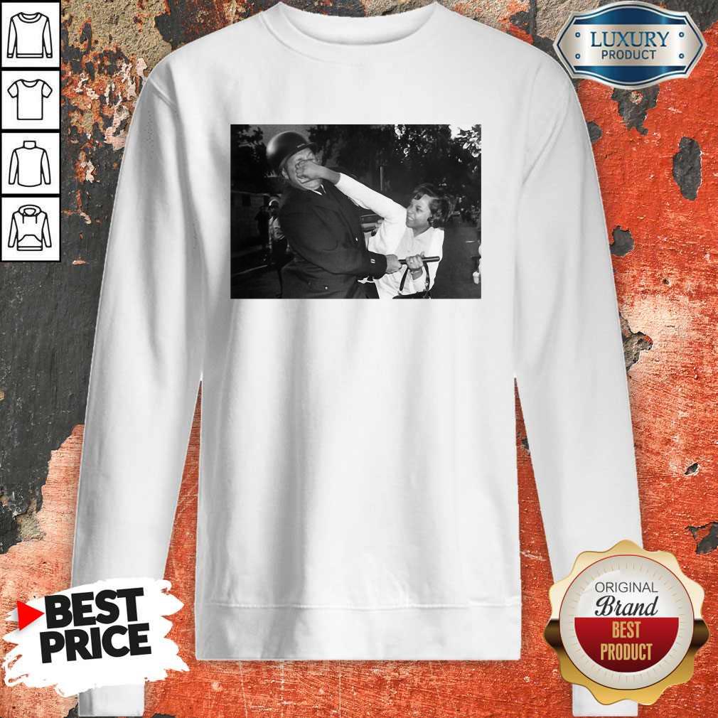 Nice A Black Woman Claws At A Milwaukee Police Captain’s Face Shirt