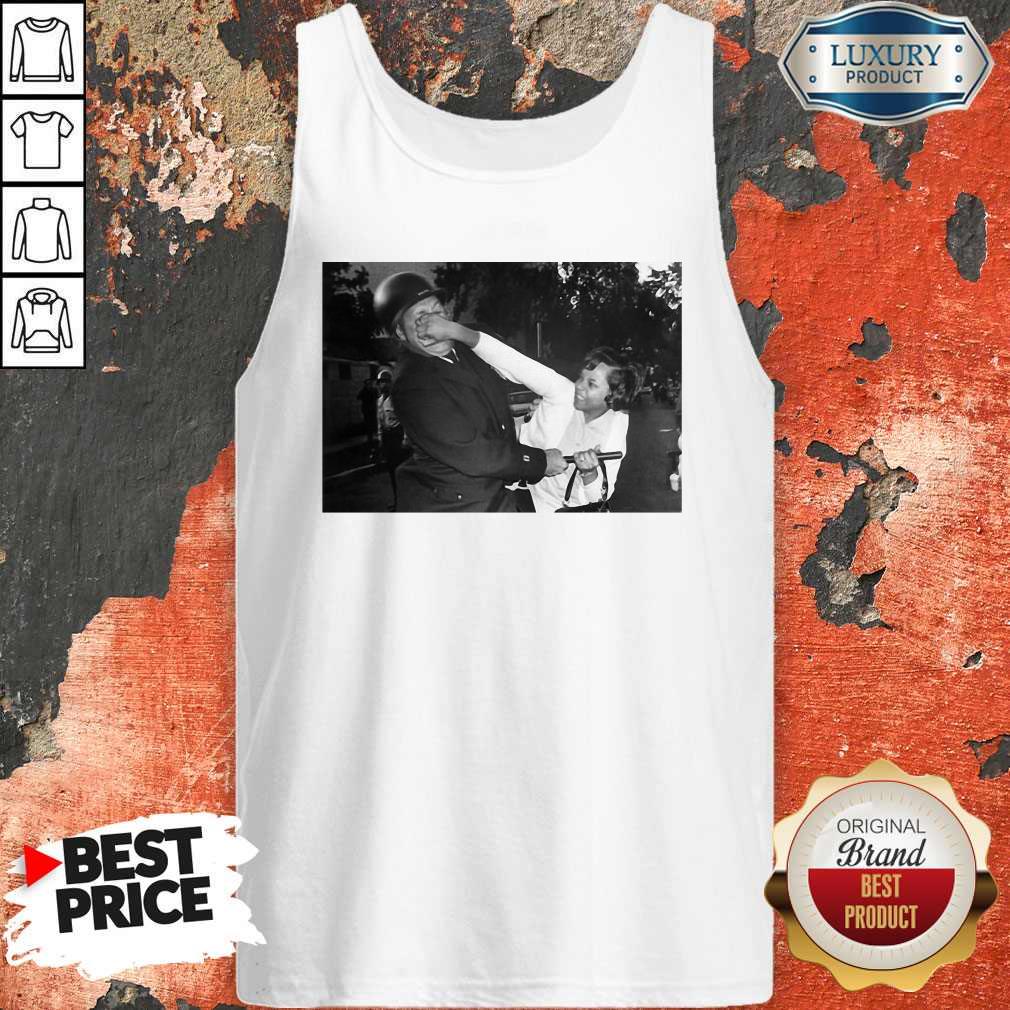 Nice A Black Woman Claws At A Milwaukee Police Captain’s Face Shirt