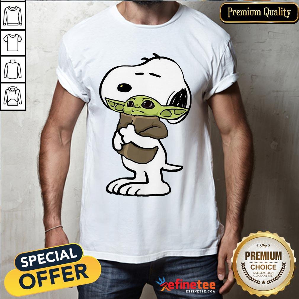 Nice Snoopy Hugging Baby Yoda Shirt