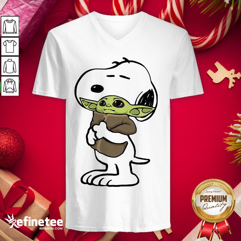 Nice Snoopy Hugging Baby Yoda Shirt