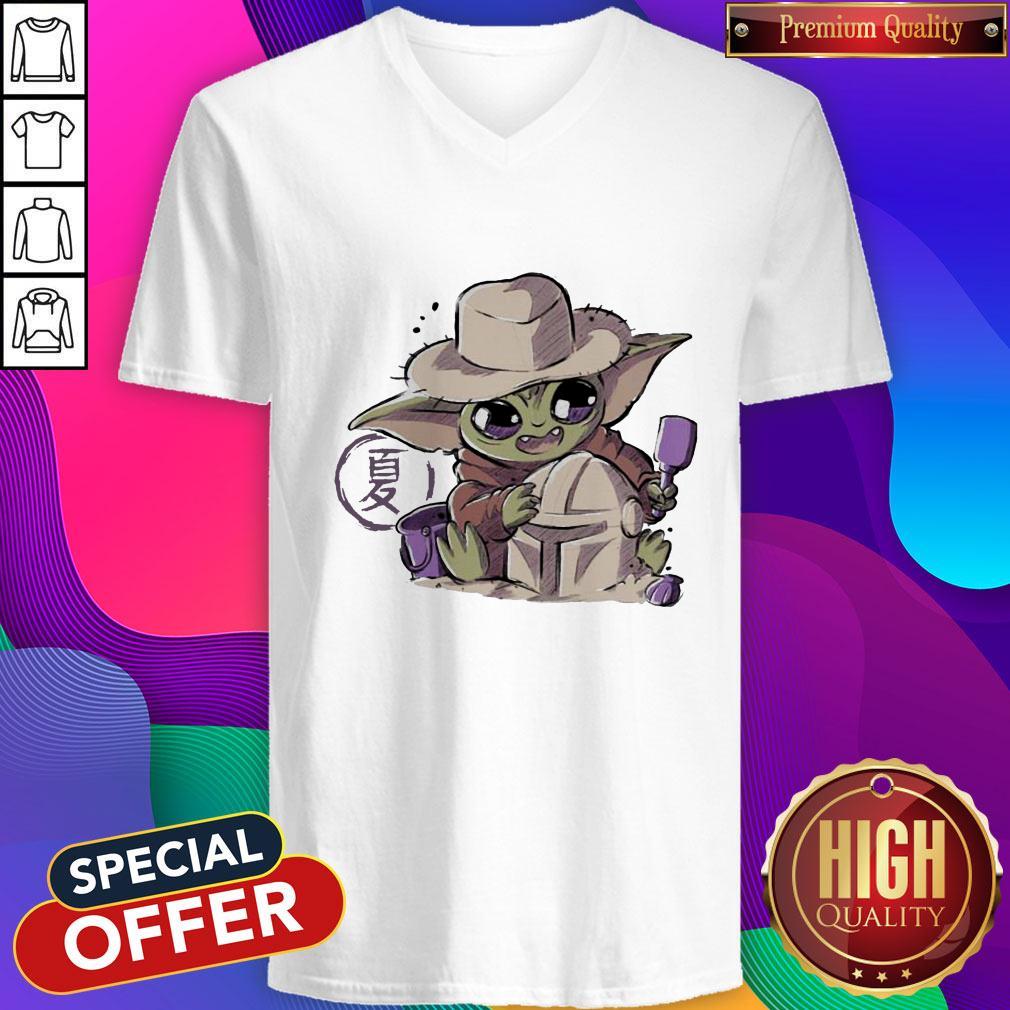 Premium Baby Yoda Hug Boba Fett Shirt