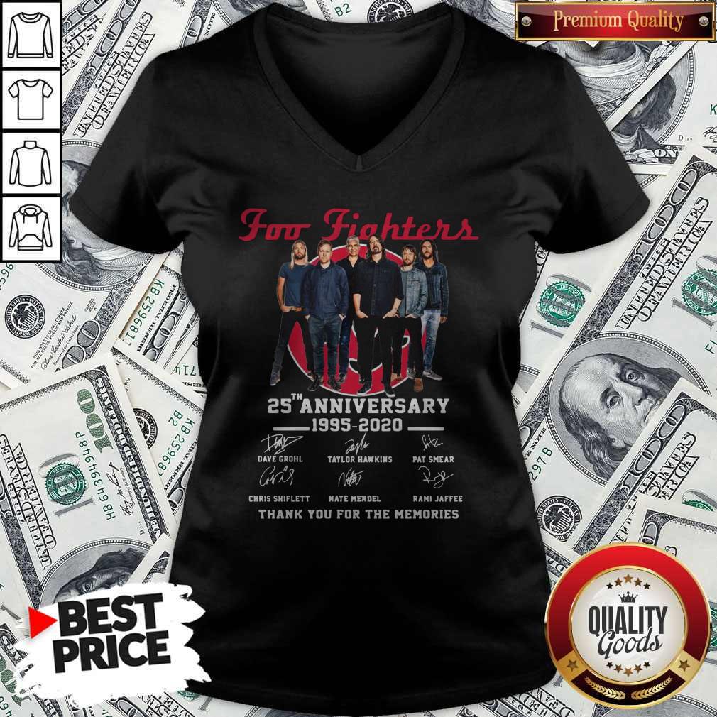 pro-foo-fighters-25th-anniversary-1995-2020-thank-you-for-the-memories-signatures-v-neck.jpg