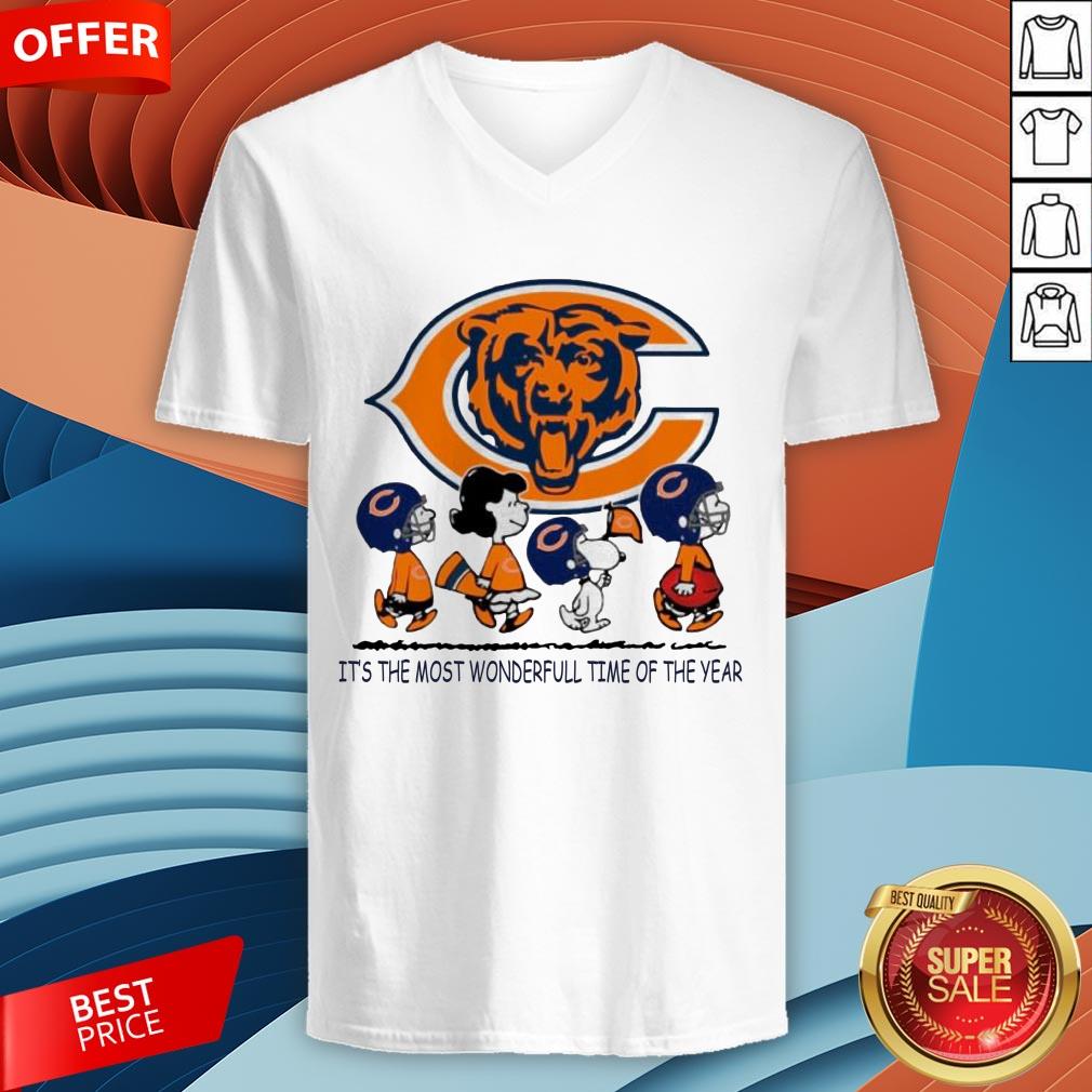 snoopy-and-friends-chicago-bears-its-the-most-wonderful-time-of-the-year-v-neck.jpg