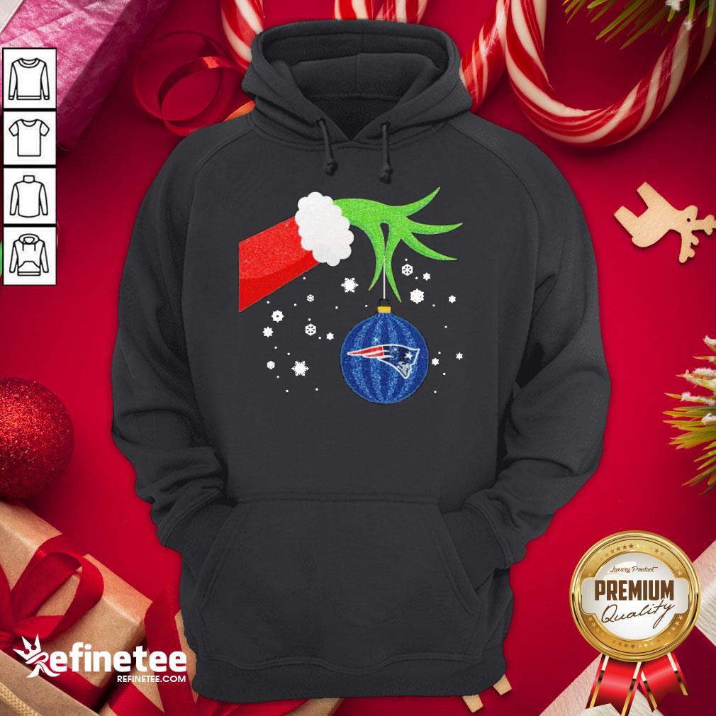 top-the-grinch-hand-holding-ornament-new-england-patriots-christmas-sweater-hoodie.jpg