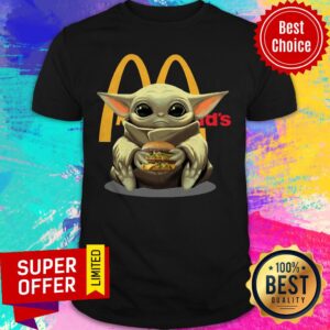Funny Nice Baby Yoda Hug Hamburguesa McDonald’s Shirt