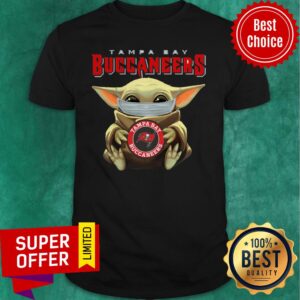 Funny Baby Yoda Face Mask Hug Tampa Bay Buccaneers Shirt